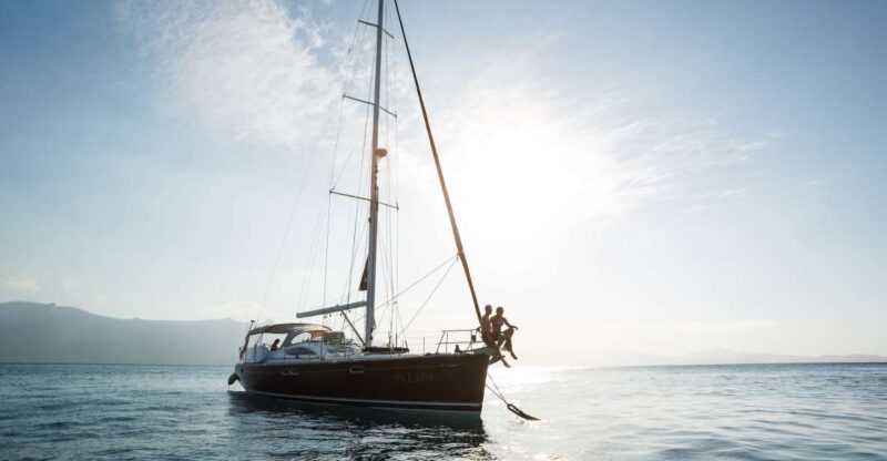 Airlie Beach: Private Guided 2-Night Yacht Sailing Cruise - Dining on Fresh Seafood