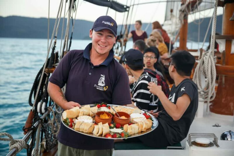Airlie Beach: Providence Whitehaven Day Sail with Snorkeling - Key Points