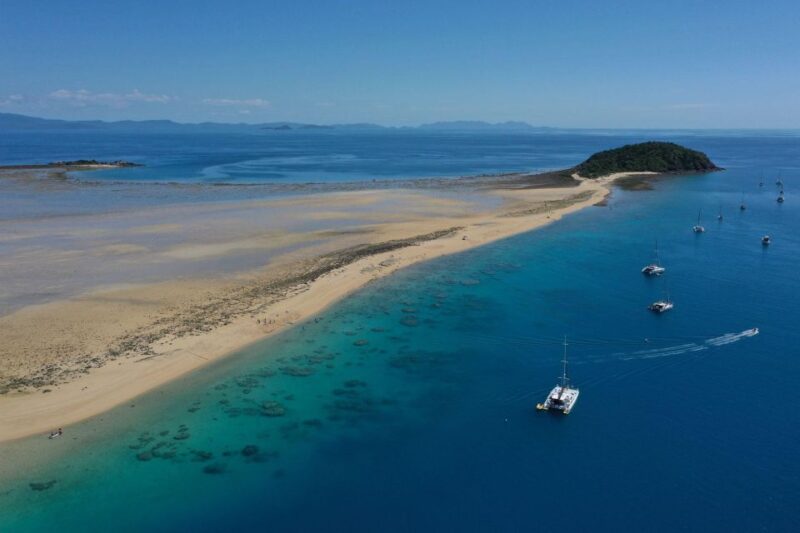 Airlie Beach: Whitsunday Island Sail, SUP & Snorkel Day Tour - Catamaran Features