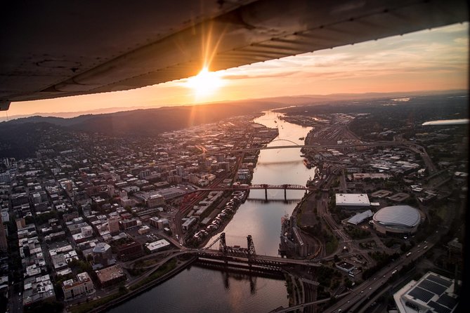 Airplane Flight Tour Over Portland, Oregon - Aerial Photos of Downtown