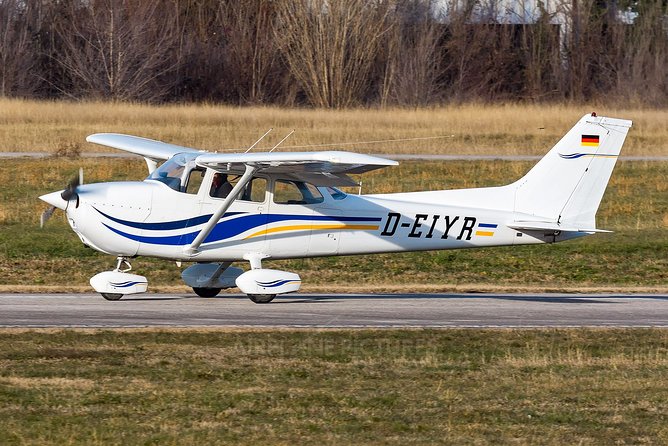 Airplane Transfer Between Ratmalana Airport (Rml) and Sigiriya Airforce Base GIU - Key Points