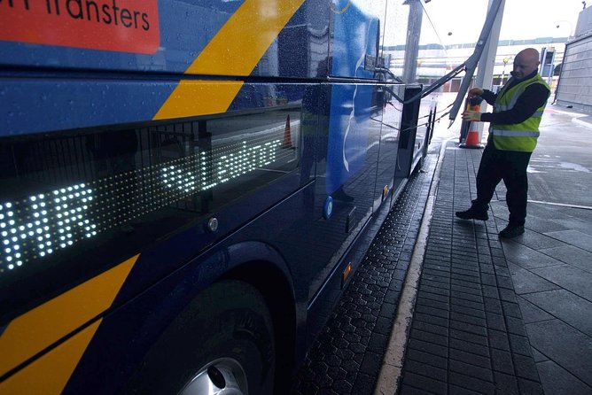Airport Coach Service From Oxford to Heathrow - Comprehensive Amenities for Passengers