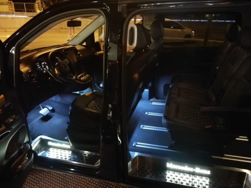 Airport Francisco Sá Carneiro: Private Transfer to Porto - Pickup and Door-to-Door Service