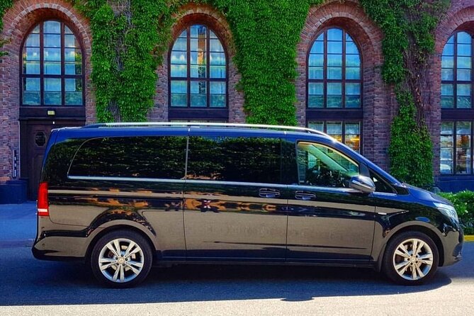 Airport Limousine Transfer: Arlanda Airport to Stockholm City 1-7 Passengers - Pickup and Drop-off