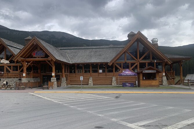 Airport Shuttle: Lake Louise <---> Calgary - Booking and Confirmation