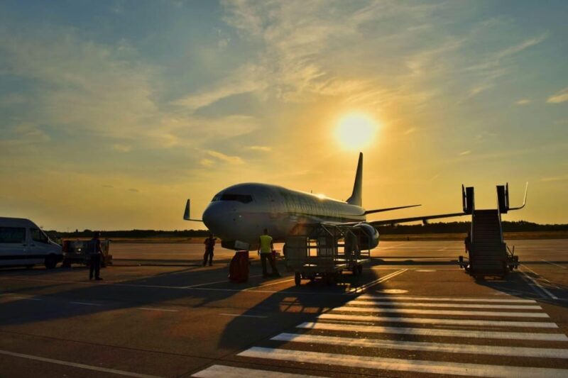**Airport Split to or From Marina Baotić Private Transfer** - Driver and Guide Experience