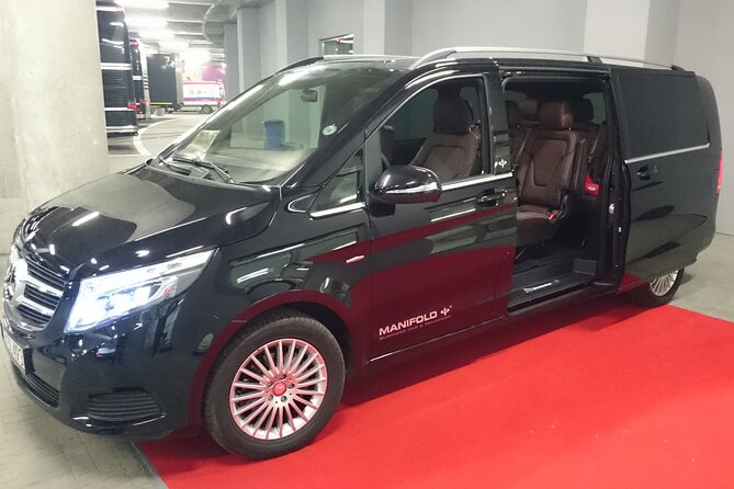 Airport to Cracow Transfer by Minivan - Key Points