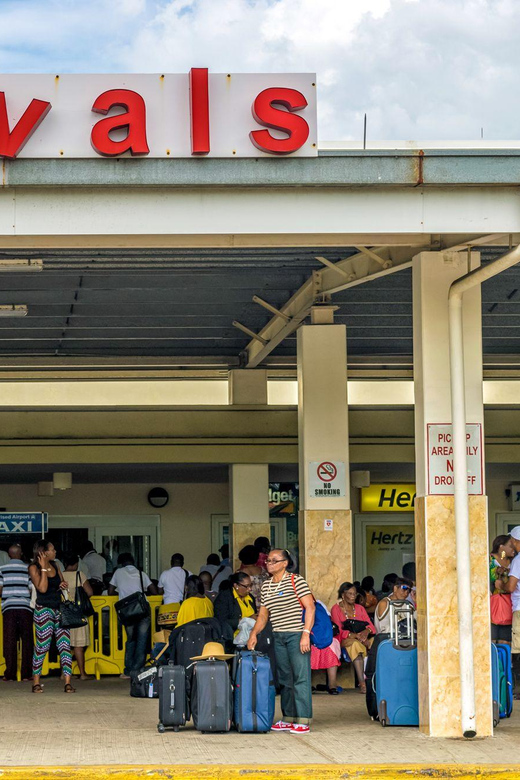 Airport Transfer From Norman Manley International to Ocho - Key Points