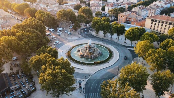 Aix-en-Provence and Avignon, City of Popes Private Tour - Indulging in Local Cuisine in Avignon