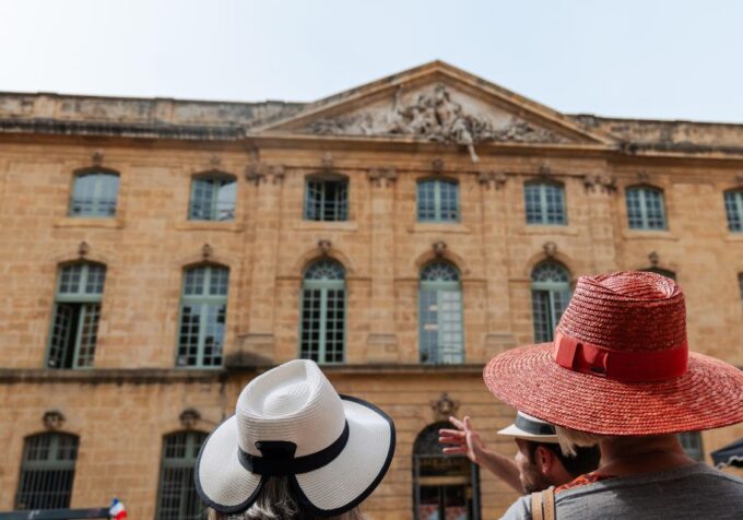 Aix-En-Provence City Tour With Wine and Cheese & Luberon - Tasting Local Delights