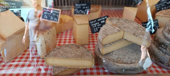 Aix-en-Provence: Provençal Market & Villages Guided Day Trip - Exploring the Village of Roussillon