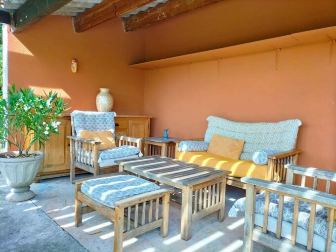 Aix & Marseille: Sainte Victoire Horse Ride, Picnic & Wine - Shopping Circuit and Local Products