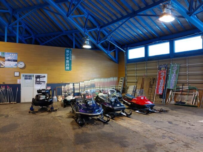 Akita: 1-Hour Snowmobile Riding for Beginner (Single-Seater) - Snowmobile Ride and Activities