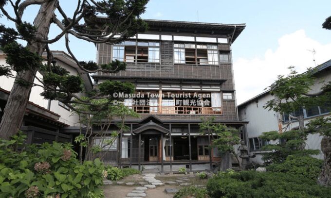 Akita: Masuda Walking Tour With Visits to 3 Mansions - Tour Details