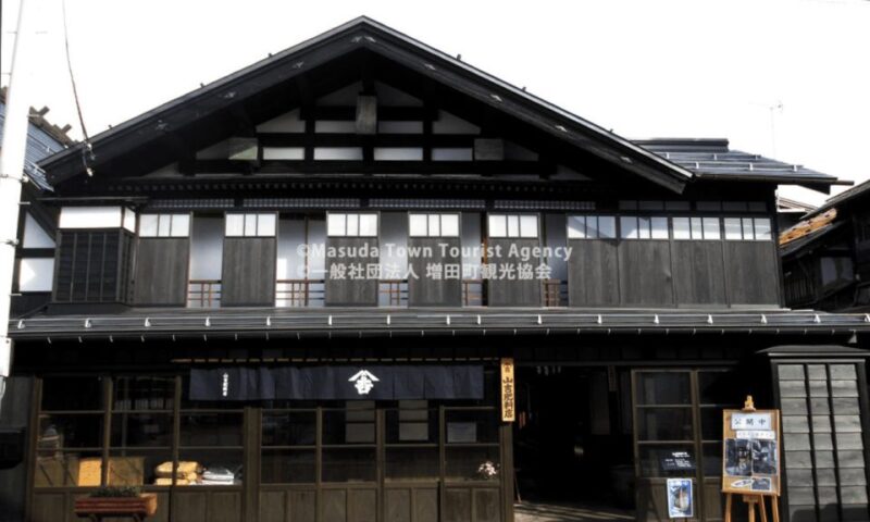 Akita: Masuda Walking Tour With Visits to 3 Mansions - Discovering Lavishly Decorated Historic Mansions