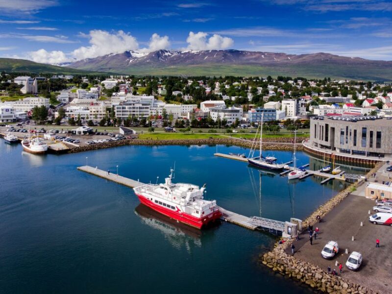 Akureyri: Private Transfer To/From Akureyri Airport - Personalized Experience