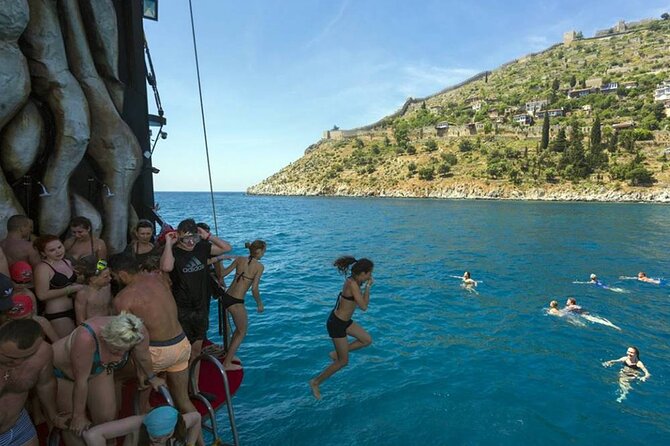 Alanya All Inclusive Pirate Boat Trip With Hotel Transfer - Dining and Refreshments