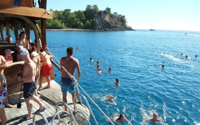 Alanya: Catamaran Boat Trip With Sunbathing and Swimming - Pickup and Meeting Points