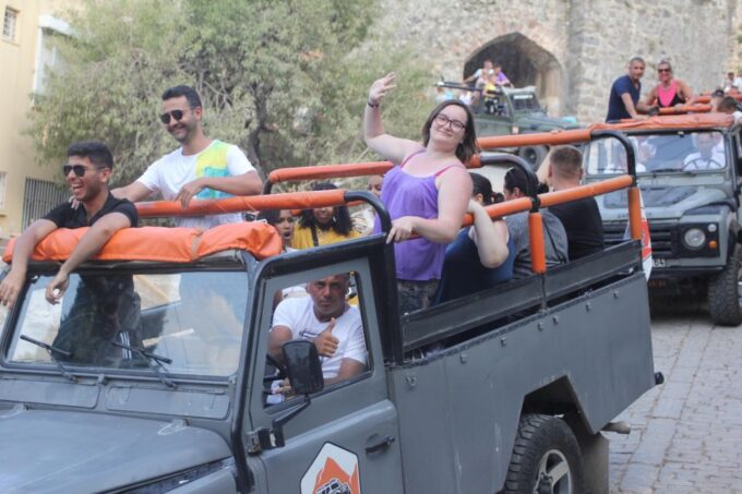 Alanya City : Jeep Excursion, Cable Car & City Highlights - Language Options