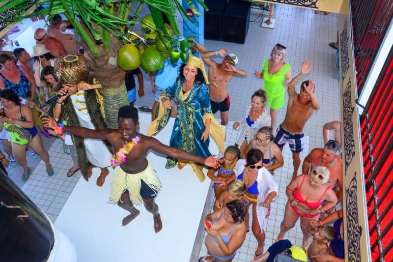 Alanya Harem Maldiv Yacht: Luxury Boat Tour - Dining and Beverages
