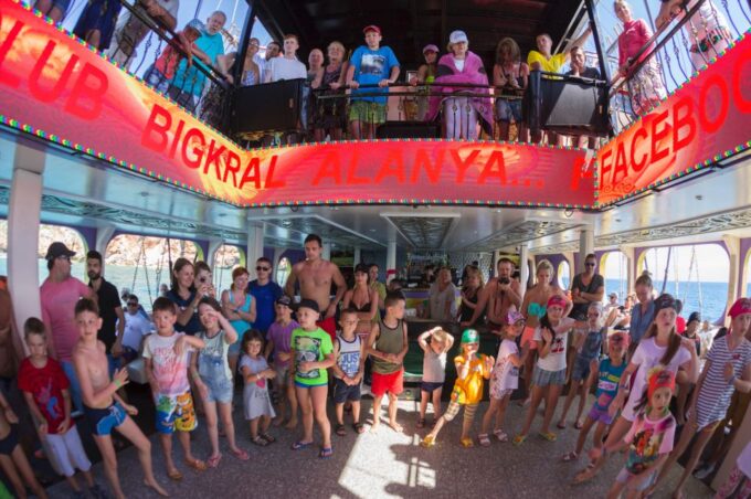 Alanya: Pirate Boat Tour With Buffet Lunch and Drinks - Highlights and Unique Features