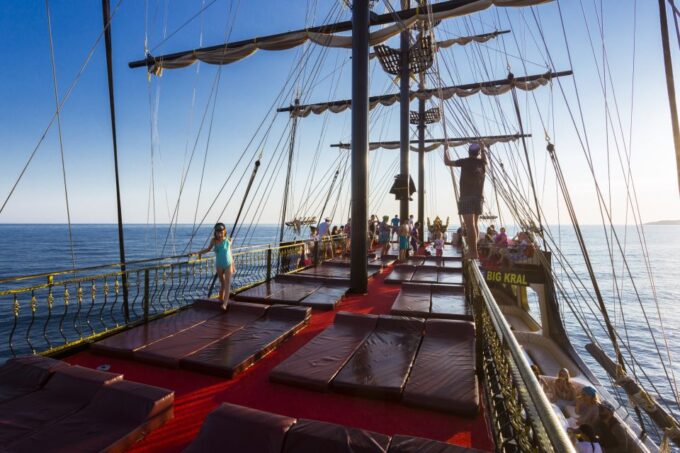 Alanya: Pirate Boat Tour With Buffet Lunch and Drinks - Frequently Asked Questions