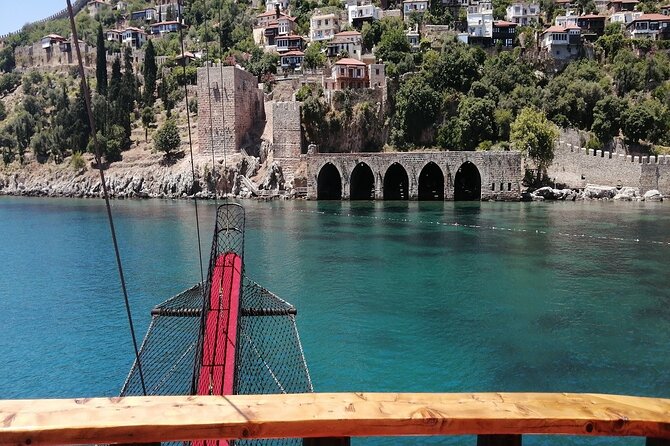Alanya Pirate Boat Trip With Lunch and Soft Drinks - Exploring the Alanya Coastline