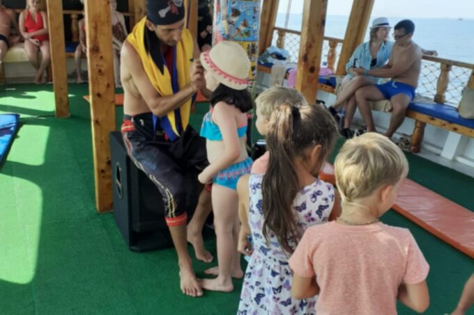 Alanya: Pirate Ship Cruise With Food and Swimming Stops - Beverage Options