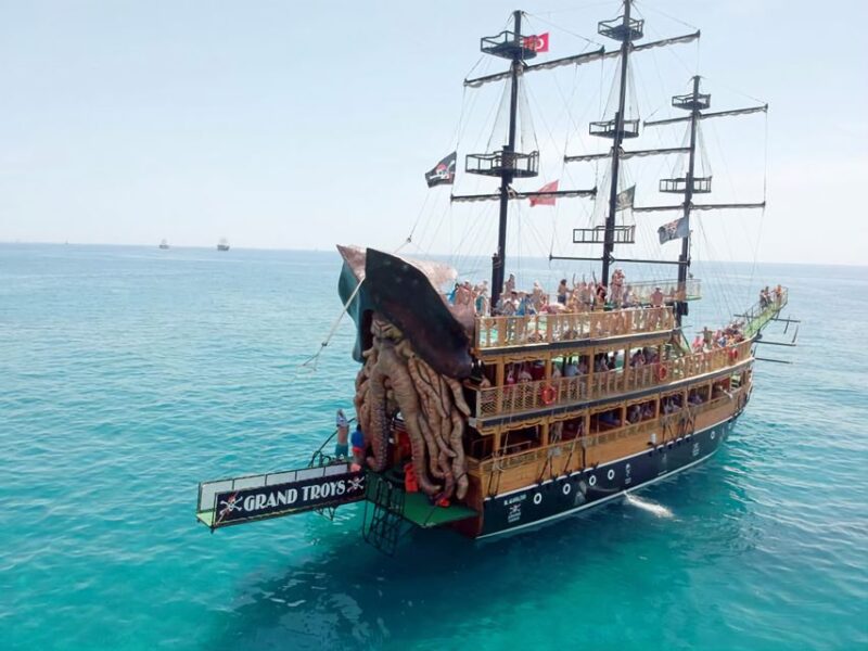 Alanya: Pirate Trip With Lunch and Unlimited Drinks - Onboard Amenities and Activities