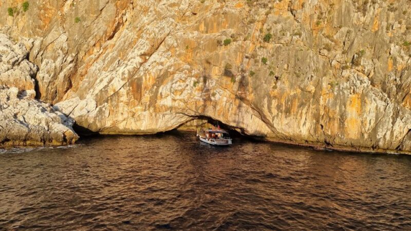Alanya: Relax Boat Trip With Lunch & Swimming - Key Points
