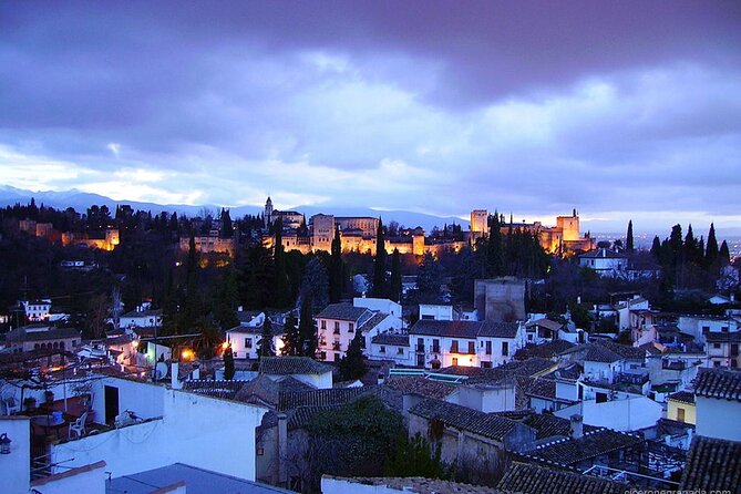 Albaicín and Sacromonte Walking Tour and Flamenco Show - Exploring Albaicín and Sacromonte