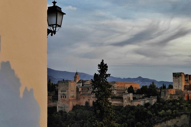 Albayzin and Sacromonte Private Tour at Sunset With Tapas - Key Points