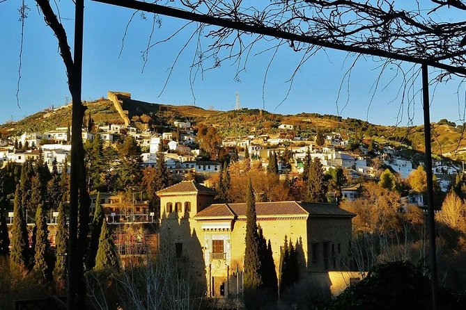 Albayzin and Sacromonte Private Tour at Sunset With Tapas - Explore Albayzin and Sacromonte