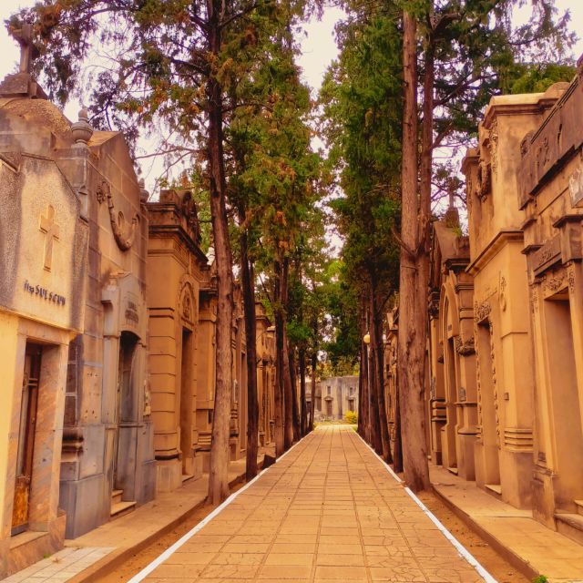 Alberdi Neighborhood: Revolutionary Identities Walking Tour - Itinerary Details