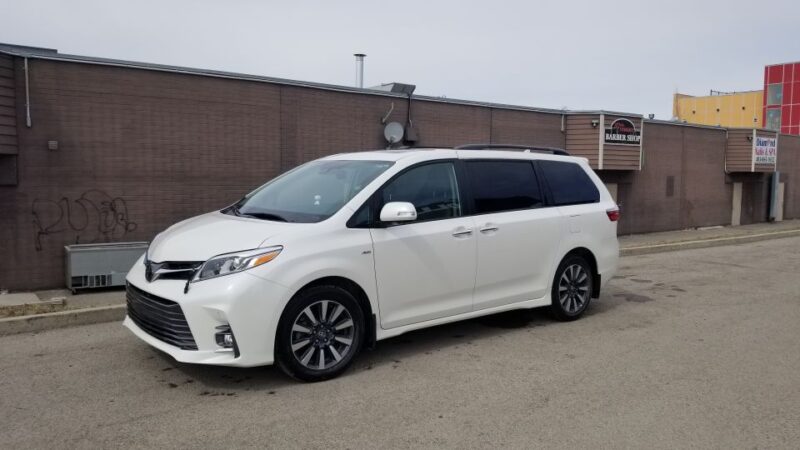 Alberta: Calgary, Banff & Lake Louise Private Shuttle - Pickup and Drop-off