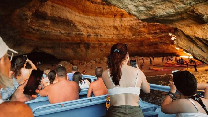 Albufeira: 2.5-Hour Dolphin Watching and Caves Trip - Coastline Views