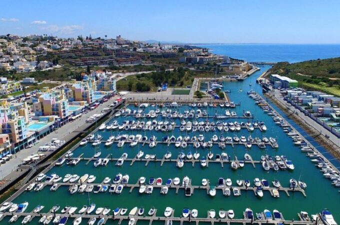 Albufeira: Beaches, Old Town, and Salgados Lagoon Jeep Tour - Customer Ratings and Feedback