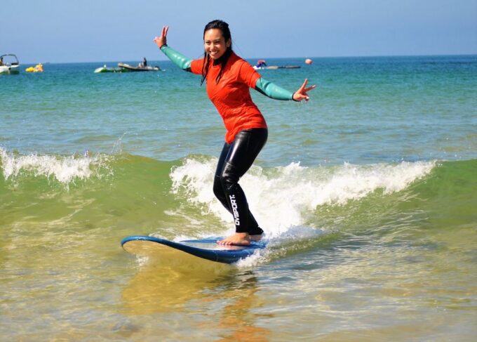 Albufeira: Surfing Lesson at Galé Beach - Beginner and Family Experiences