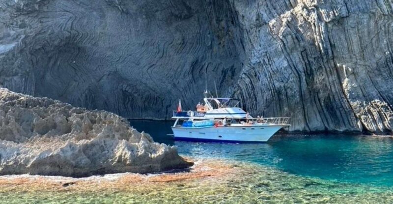 Alcudia: Boat Trip With Drinks, Snacks, SUP and Snorkeling - Snorkeling and Stand-Up Paddleboarding