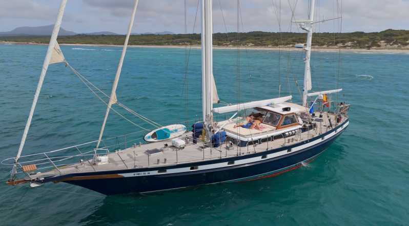 Alcudia: Exclusive Full Day Sailing Experience (F&B Incl.) - Yacht Specifications