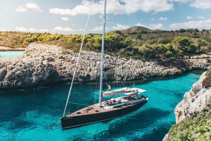 Alcudia: Half-Day Sailing Trip With Tapas and Drinks - Itinerary and Experience