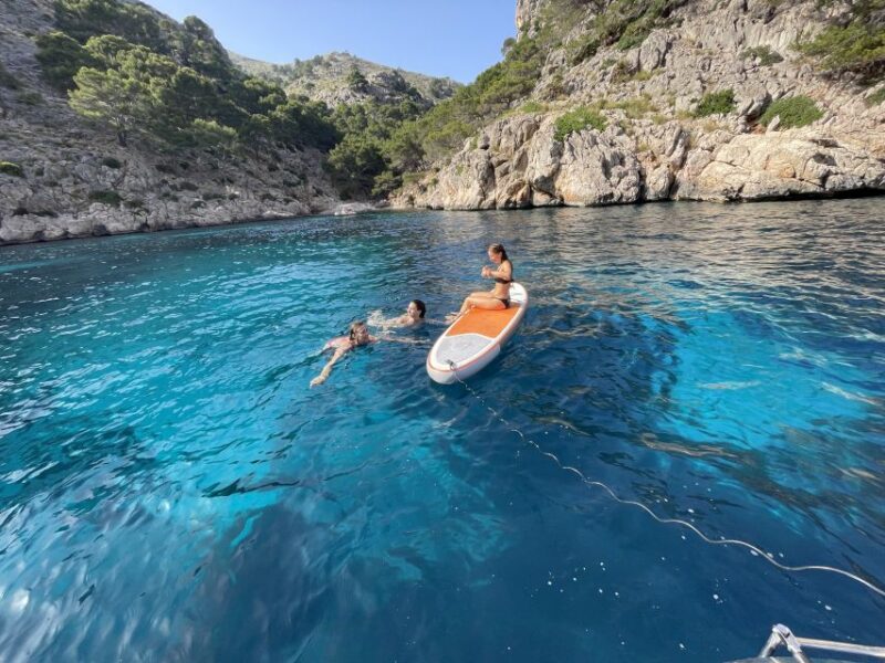 Alcudia: Sailing Yacht Excursion With Wine & Tapas - Sailing Aboard a Luxury Yacht
