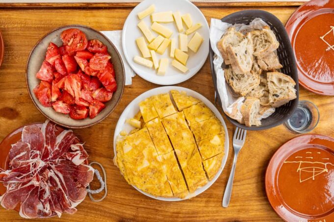 Alcudia: Traditional Mallorcan Boat Tour With Tapas & Drinks - Transportation and Contact