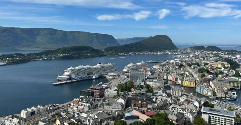 Ålesund: Giske and Godøy Islands Guided Sightseeing Tour - Guided Tour