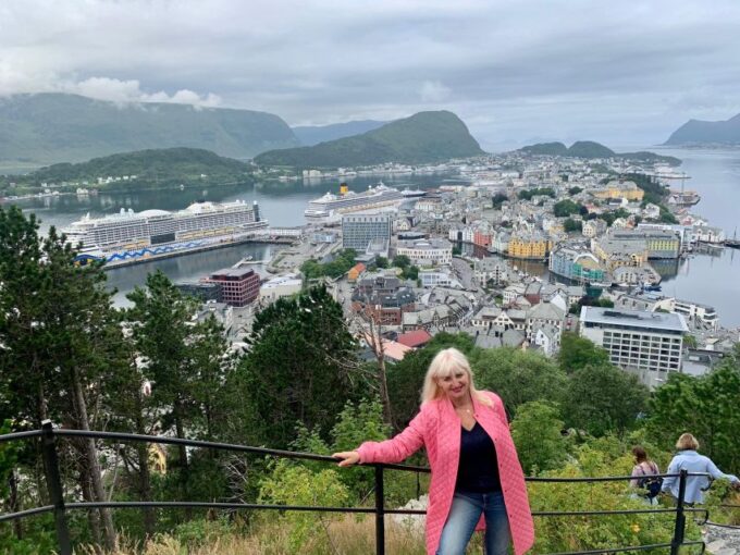 Alesund Private Sightseeing Tour on Foot and by Car - Visiting Historical Landmarks