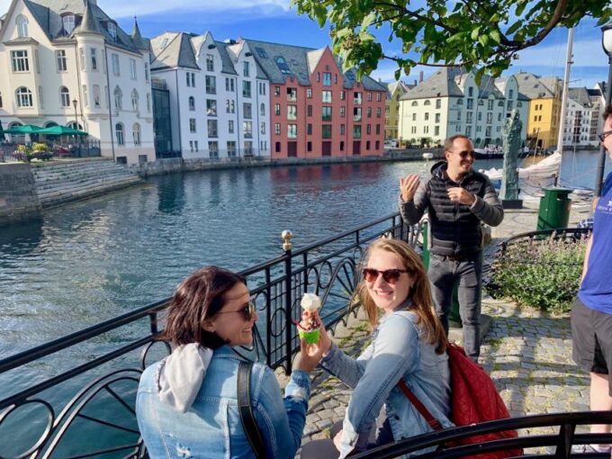Alesund Private Sightseeing Tour on Foot and by Car - Recap