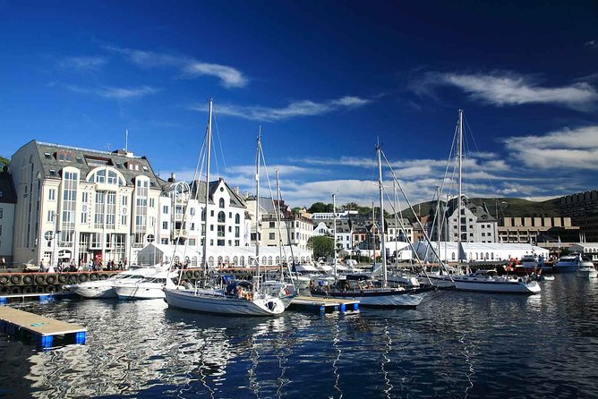 Alesund Shore Excursion: The Ultimate Sightseeing Tour - Climbing Alnes Lighthouse