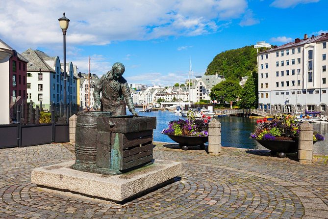 Alesund Shore Excursion: The Ultimate Sightseeing Tour - Transportation and Tour Guide