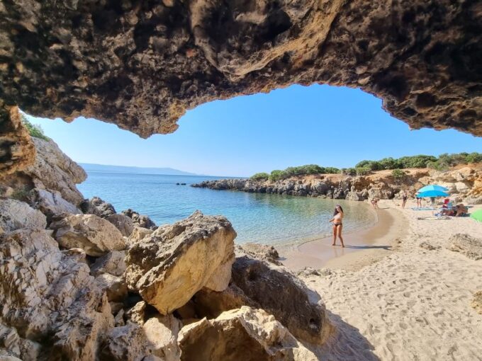 Alghero: Secret Beaches & Coastal Tour by Land - Group Size and Languages