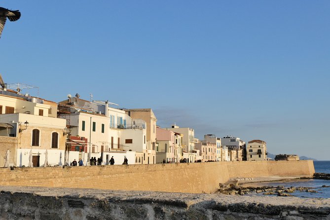 Alghero: Walking Tour With Bilingual Local Guide - Discovering the Cathedral